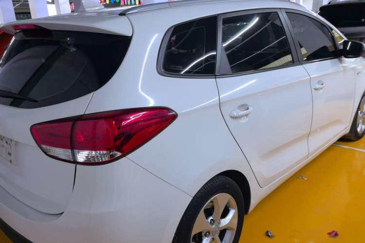 Used Kia Carens 2013 2.0L 7-Seater Automatic Comfort Edition China IV Standard Exterior 3
