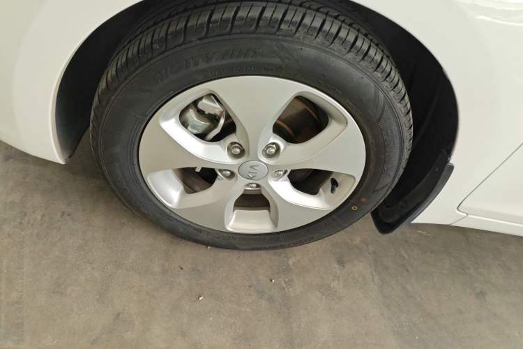 Used Kia Carens 2013 2.0L 7-Seater Automatic Standard Version China IV Standard Exterior 4
