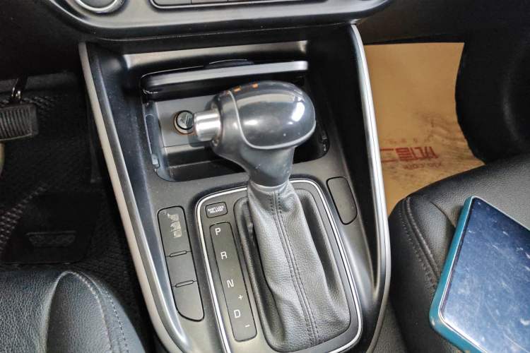 Used Kia Carens 2013 2.0L 7-Seater Automatic Standard Version China IV Standard Gear Lever