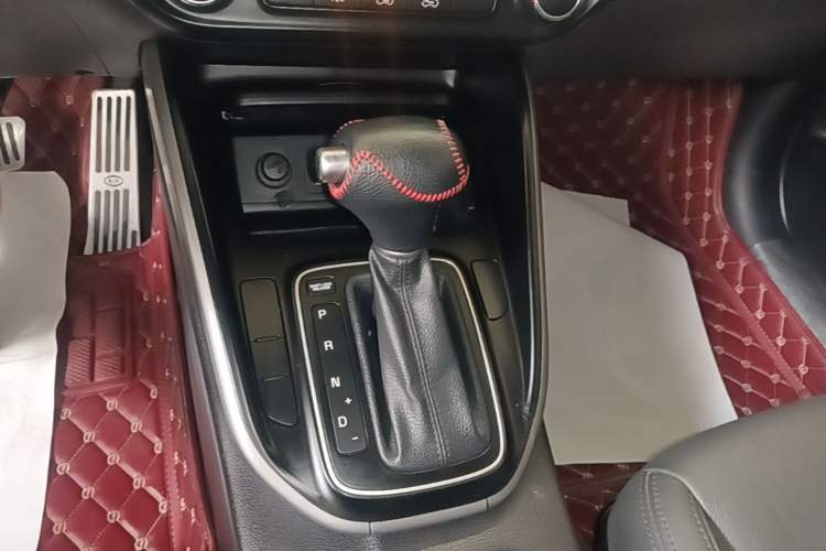 Used Kia Carens 2013 2.0L 5-Seater Automatic Standard Version China IV Standard Gear Lever