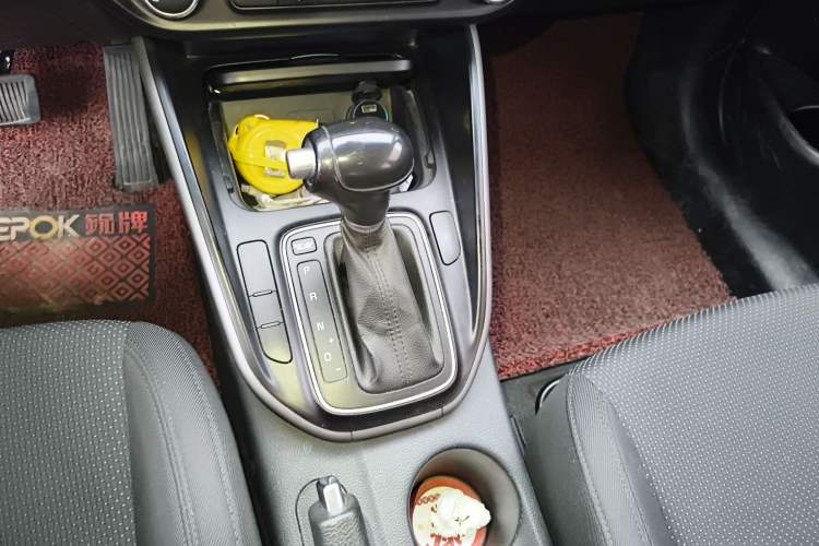 Used Kia Carens 2013 2.0L 7-Seater Automatic Standard Version China IV Standard Gear Lever