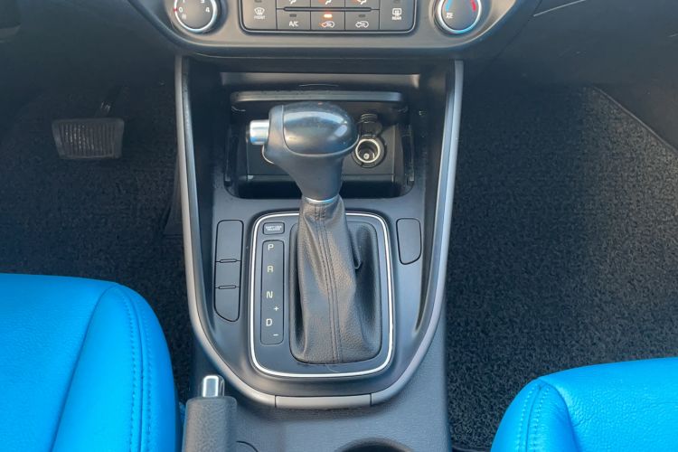 Used Kia Carens 2013 2.0L 7-Seater Automatic Standard Version China V Standard Gear Lever