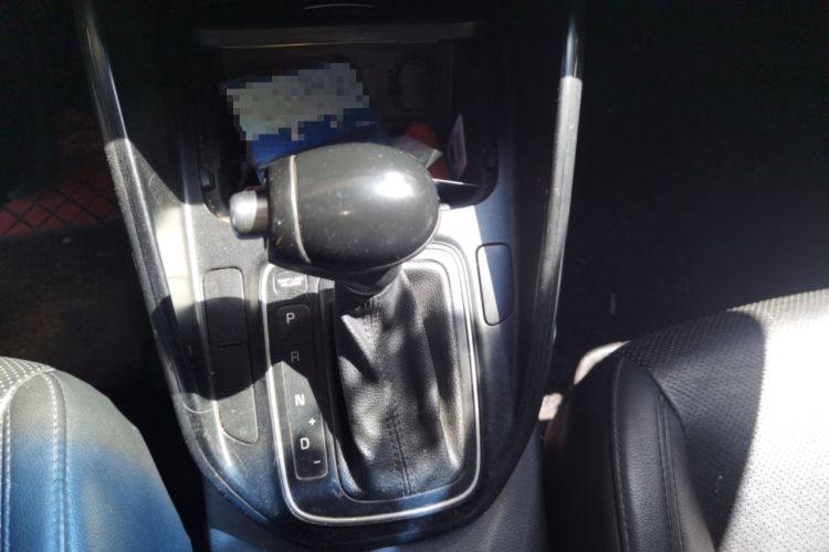 Used Kia Carens 2013 2.0L 5-Seater Automatic Comfort Version China IV Standard Gear Lever