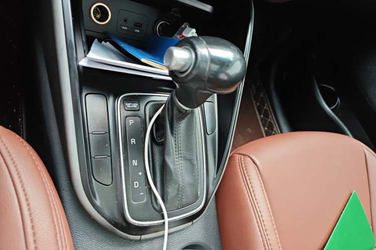 Used Kia Carens 2013 2.0L 5-Seater Automatic Standard Version China V Standard Gear Lever