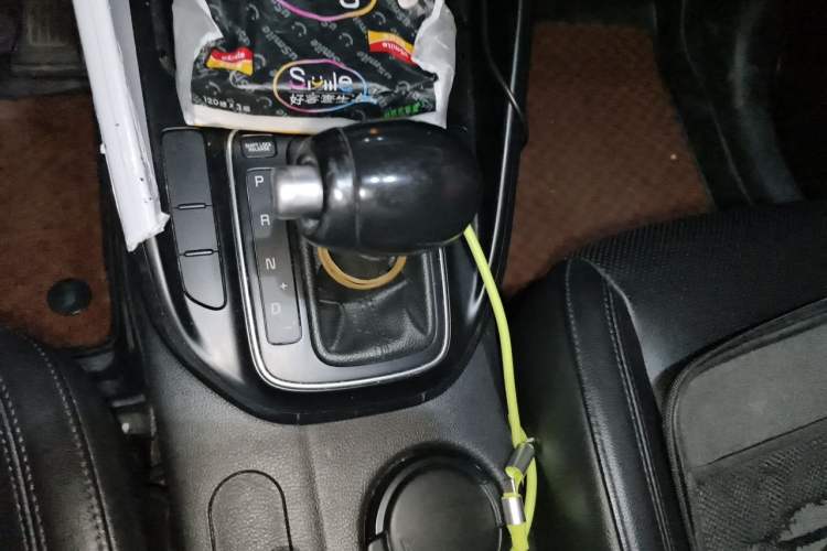 Used Kia Carens 2013 2.0L 7-Seater Automatic Comfort Edition China IV Standard Gear Lever