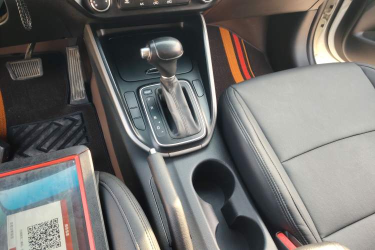 Used Kia Carens 2013 2.0L 5-Seater Automatic Standard Version China IV Standard Gear Lever