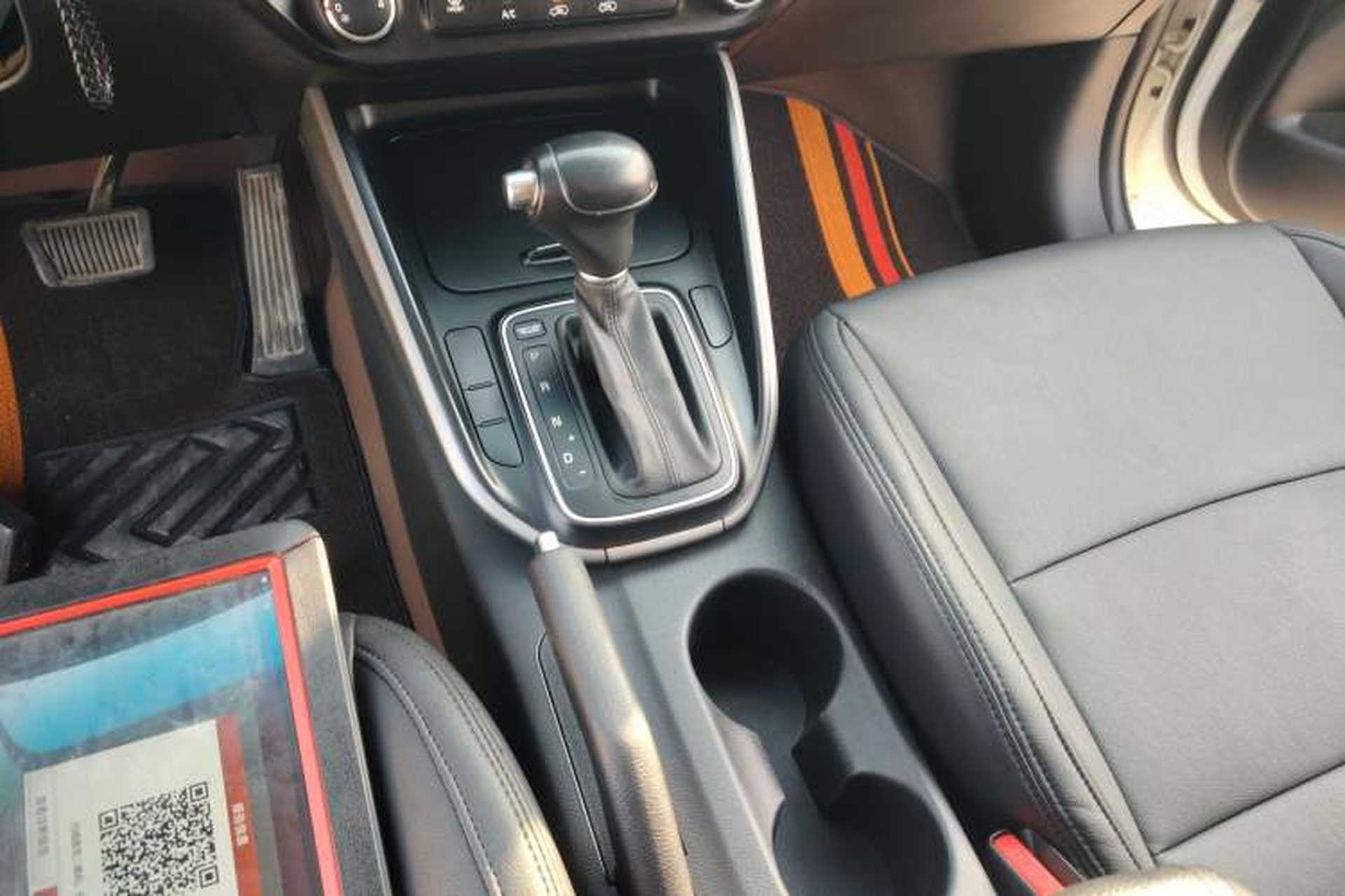 Used Kia Carens 2013 2.0L 5-Seater Automatic Standard Version China IV Standard Gear Lever
