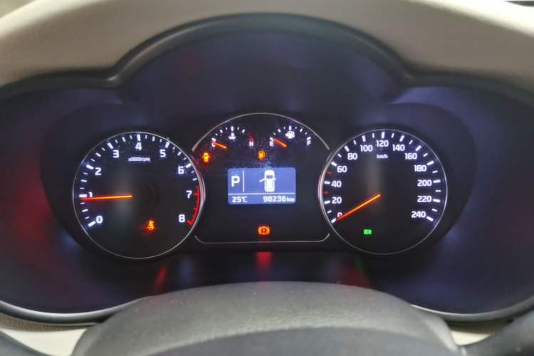 Used Kia Carens 2013 2.0L 7-Seater Automatic Standard Version China IV Standard Instrument Cluster
