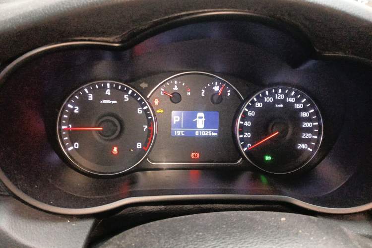 Used Kia Carens 2013 2.0L 7-Seater Automatic Comfort Edition China IV Standard Instrument Cluster