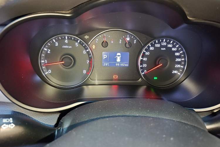 Used Kia Carens 2013 2.0L 5-Seater Automatic Standard Version China IV Standard Instrument Cluster