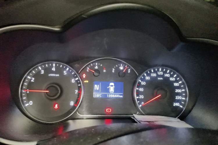 Used Kia Carens 2013 2.0L 7-Seater Automatic Comfort Edition China IV Standard Instrument Cluster
