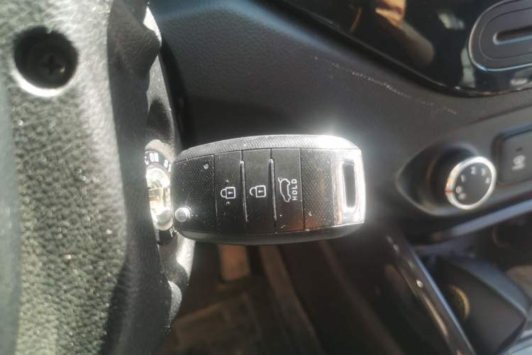 Used Kia Carens 2013 2.0L 7-Seater Automatic Comfort Edition China V Standard Interior 1