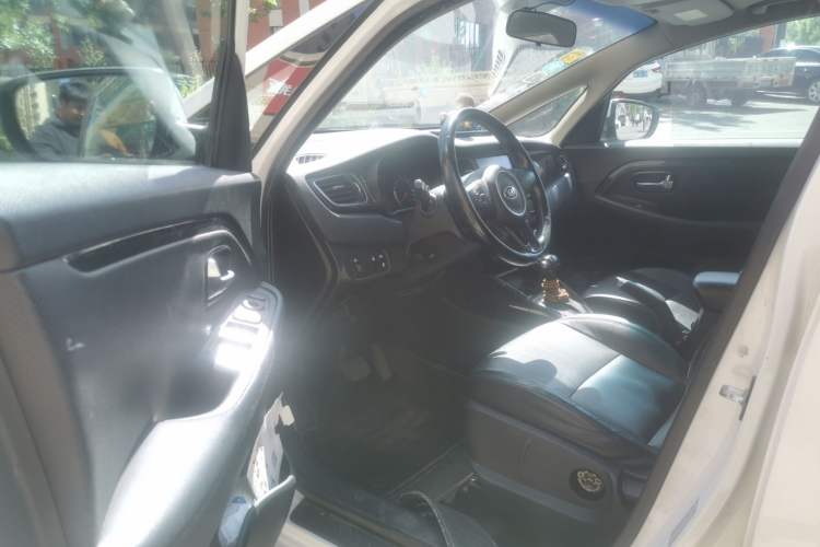 Used Kia Carens 2013 2.0L 7-Seater Automatic Comfort Edition China V Standard Interior 3