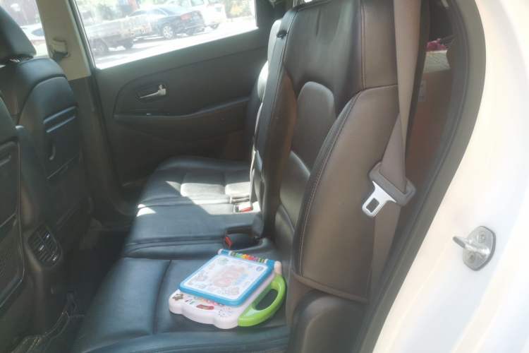 Used Kia Carens 2013 2.0L 7-Seater Automatic Comfort Edition China V Standard Interior 4