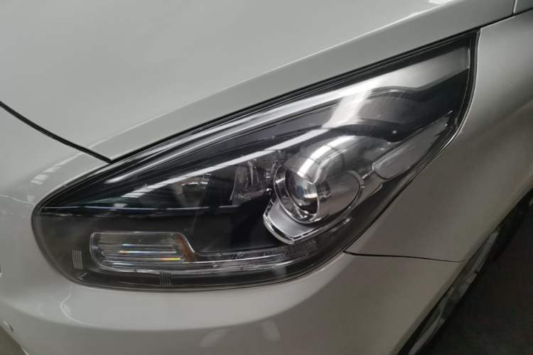 Used Kia Carens 2013 2.0L 7-Seater Automatic Standard Version China IV Standard Left Front Headlight