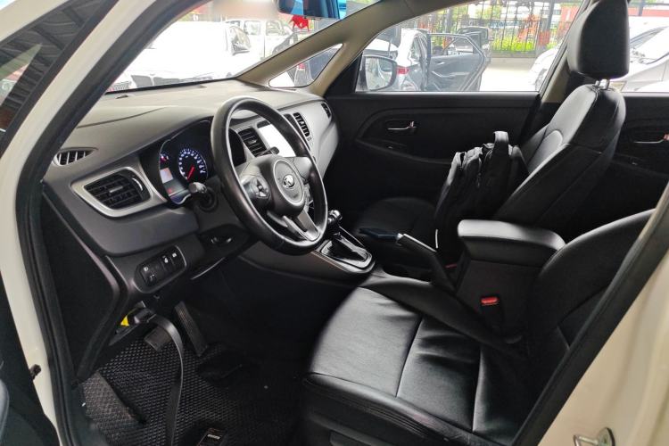 Used Kia Carens 2013 2.0L 7-Seater Automatic Standard Version China IV Standard Left Front Seat