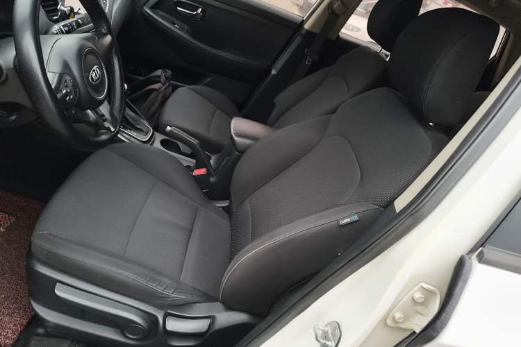 Used Kia Carens 2013 2.0L 7-Seater Automatic Standard Version China IV Standard Left Front Seat