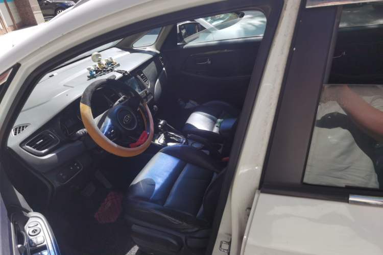 Used Kia Carens 2013 2.0L 5-Seater Automatic Comfort Version China IV Standard Left Front Seat