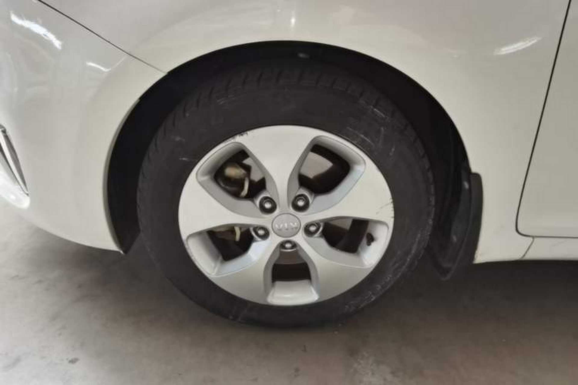 Used Kia Carens 2013 2.0L 7-Seater Automatic Standard Version China IV Standard Left Front Wheel Hub