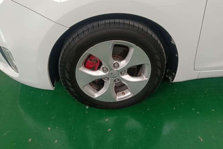 Used Kia Carens 2013 2.0L 5-Seater Automatic Standard Version China IV Standard Left Front Wheel Hub