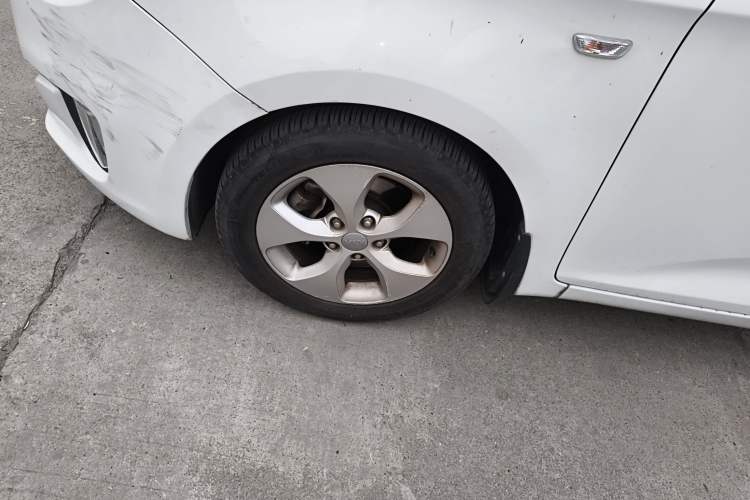 Used Kia Carens 2013 2.0L 7-Seater Automatic Standard Version China IV Standard Left Front Wheel Hub