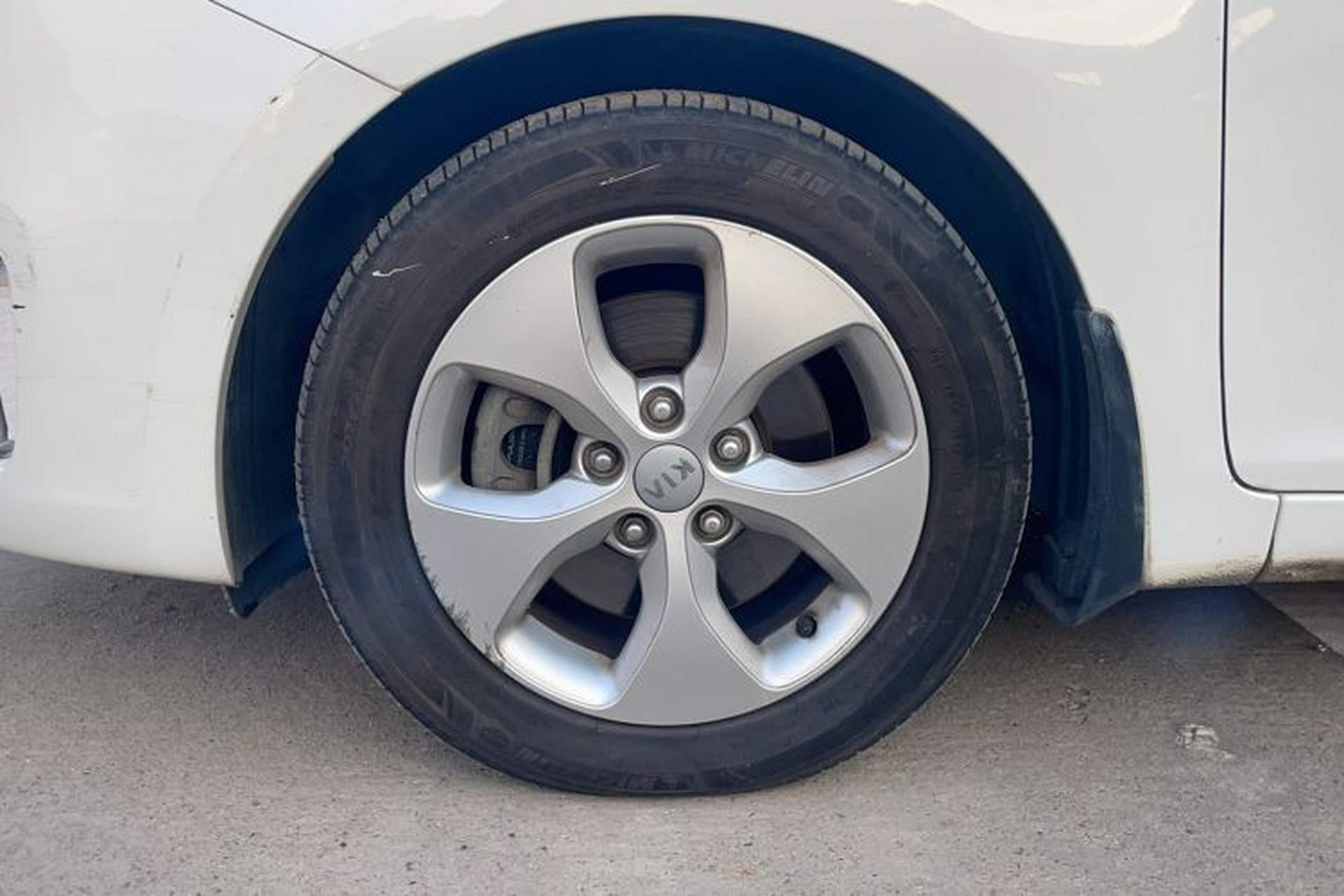Used Kia Carens 2013 2.0L 7-Seater Automatic Standard Version China V Standard Left Front Wheel Hub