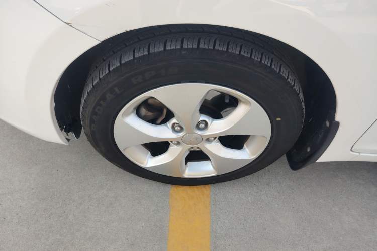 Used Kia Carens 2013 2.0L 5-Seater Automatic Standard Version China IV Standard Left Front Wheel Hub