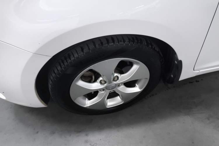 Used Kia Carens 2013 2.0L 7-Seater Automatic Comfort Edition China V Standard Left Front Wheel Hub