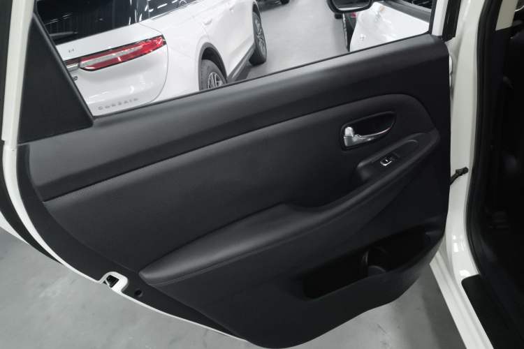 Used Kia Carens 2013 2.0L 7-Seater Automatic Comfort Edition China V Standard Left Rear Door Interior
