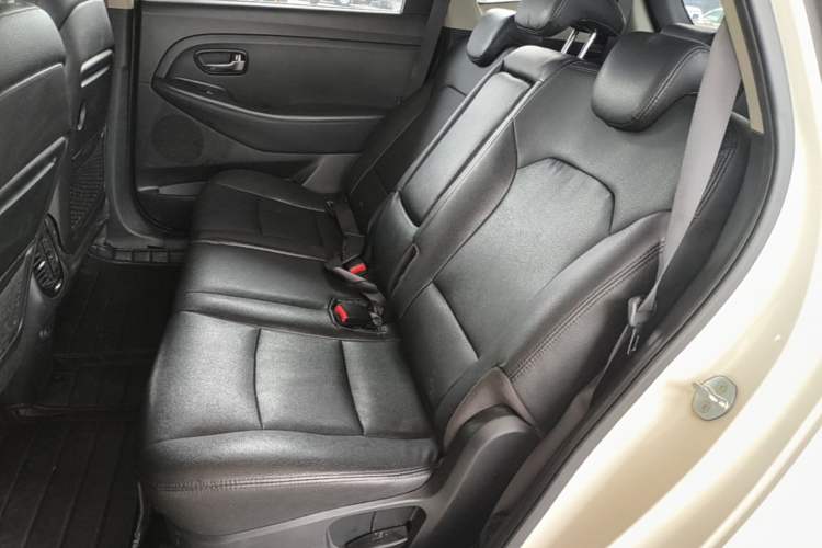 Used Kia Carens 2013 2.0L 7-Seater Automatic Standard Version China IV Standard Left Rear Seat