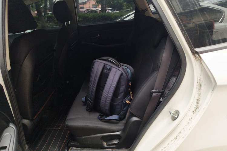 Used Kia Carens 2013 2.0L 7-Seater Automatic Standard Version China V Standard Left Rear Seat