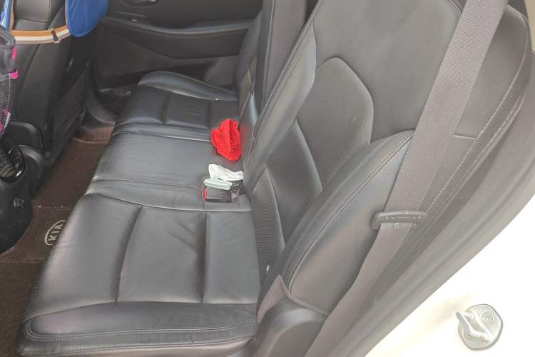Used Kia Carens 2013 2.0L 7-Seater Automatic Comfort Edition China V Standard Left Rear Seat