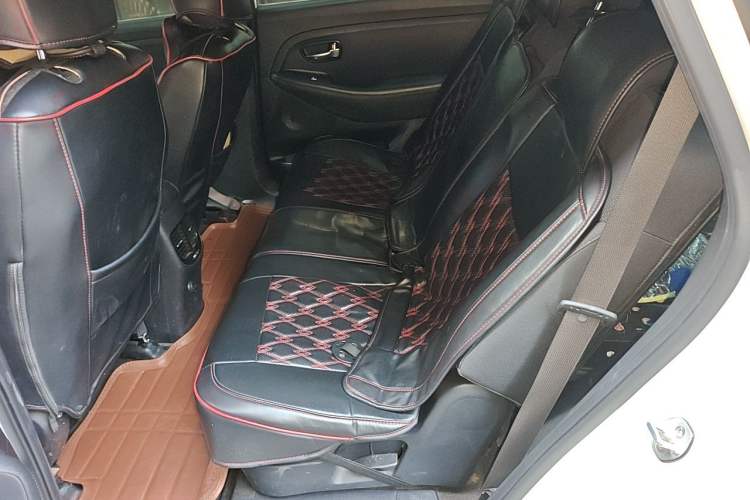 Used Kia Carens 2013 2.0L 5-Seater Automatic Standard Version China IV Standard Left Rear Seat