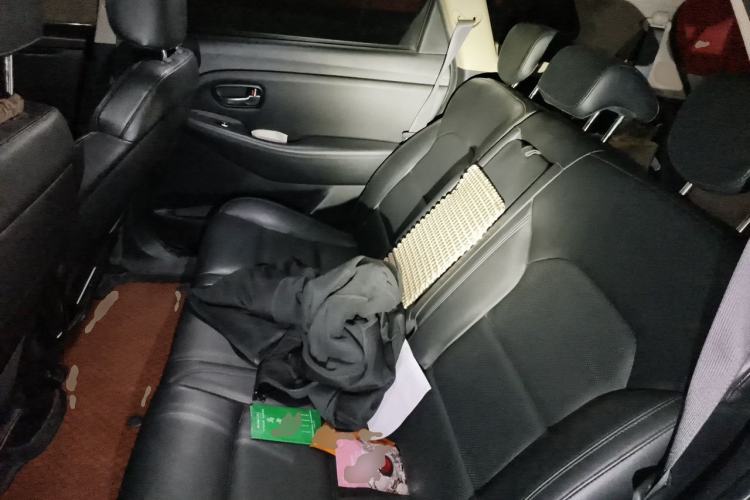 Used Kia Carens 2013 2.0L 7-Seater Automatic Comfort Edition China IV Standard Left Rear Seat