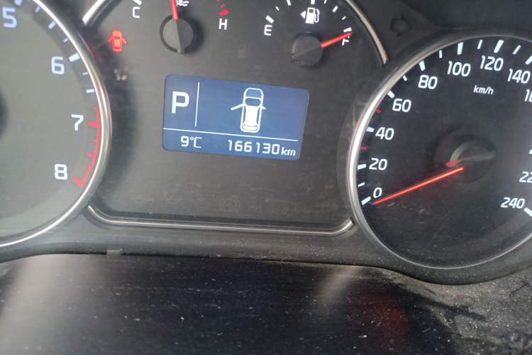 Used Kia Carens 2013 2.0L 5-Seater Automatic Standard Version China IV Standard Odometer Close Up