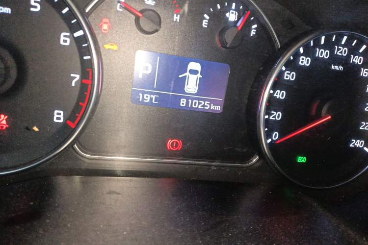 Used Kia Carens 2013 2.0L 7-Seater Automatic Comfort Edition China IV Standard Odometer Close Up