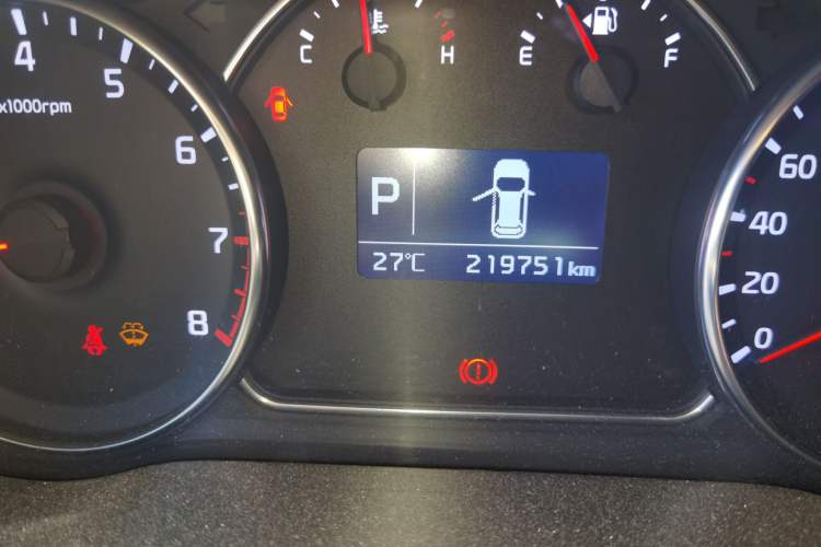 Used Kia Carens 2013 2.0L 5-Seater Automatic Comfort Version China IV Standard Odometer Close Up