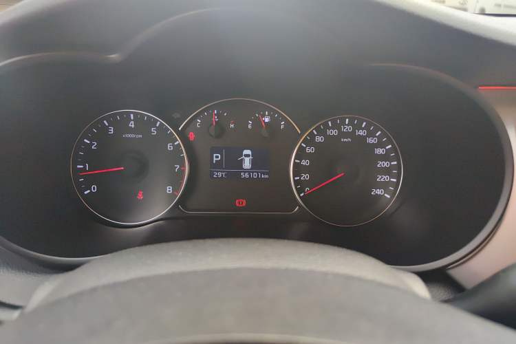 Used Kia Carens 2013 2.0L 7-Seater Automatic Standard Version China V Standard Odometer Close Up