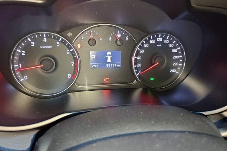 Used Kia Carens 2013 2.0L 5-Seater Automatic Standard Version China IV Standard Odometer Close Up