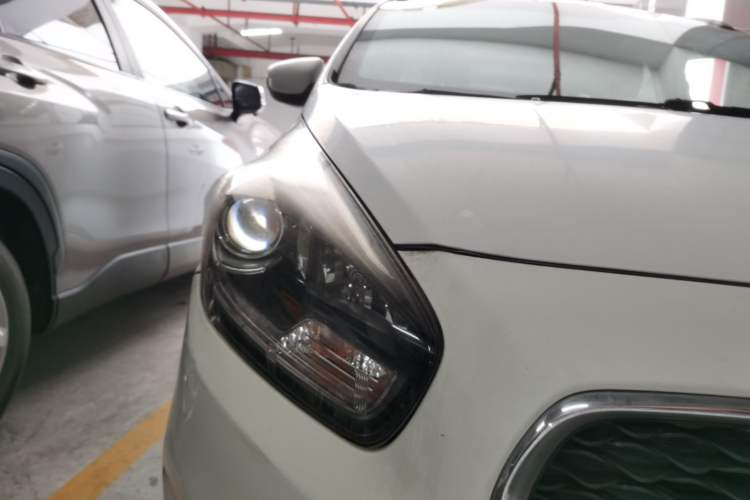 Used Kia Carens 2013 2.0L 7-Seater Automatic Standard Version China IV Standard Right Front Headlight