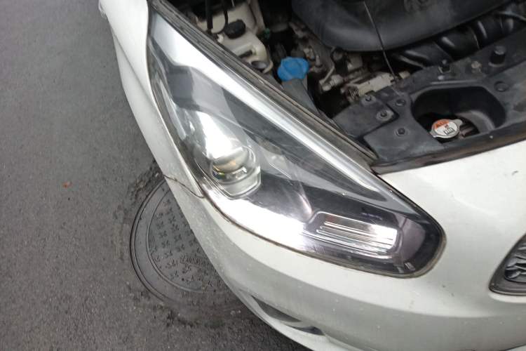 Used Kia Carens 2013 2.0L 7-Seater Automatic Comfort Edition China IV Standard Right Front Headlight
