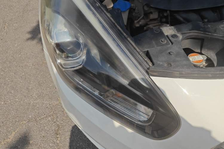Used Kia Carens 2013 2.0L 7-Seater Automatic Comfort Edition China V Standard Right Front Headlight