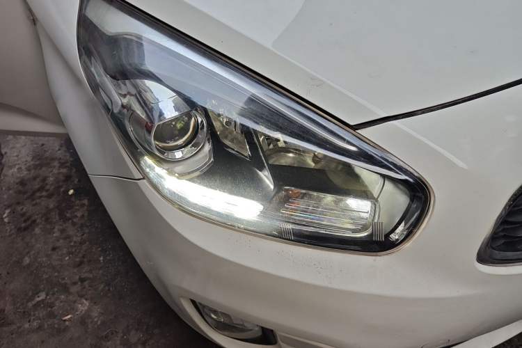 Used Kia Carens 2013 2.0L 5-Seater Automatic Standard Version China IV Standard Right Front Headlight