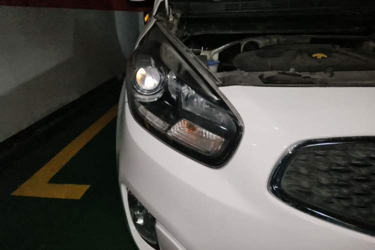 Used Kia Carens 2013 2.0L 7-Seater Automatic Comfort Edition China IV Standard Right Front Headlight