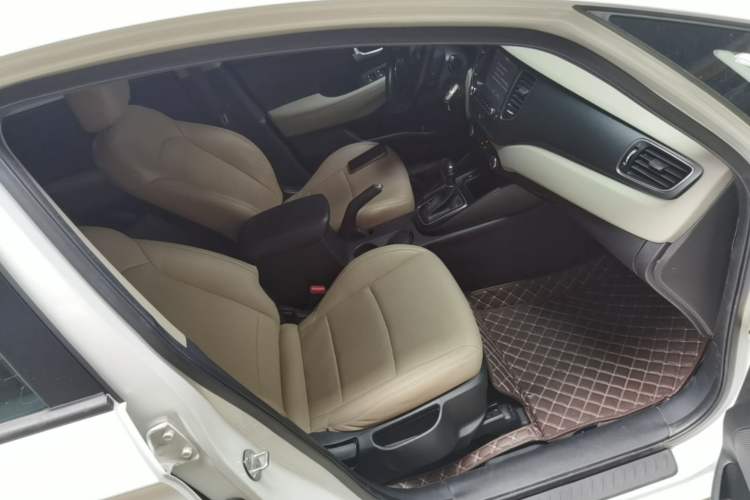 Used Kia Carens 2013 2.0L 7-Seater Automatic Standard Version China IV Standard Right Front Seat