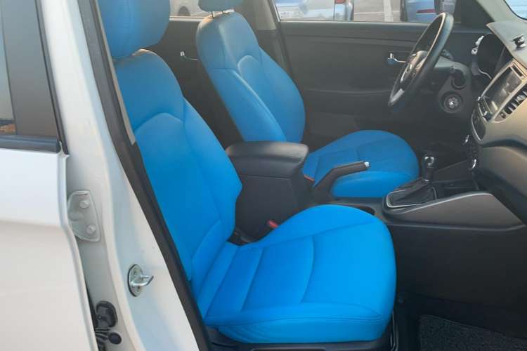 Used Kia Carens 2013 2.0L 7-Seater Automatic Standard Version China V Standard Right Front Seat