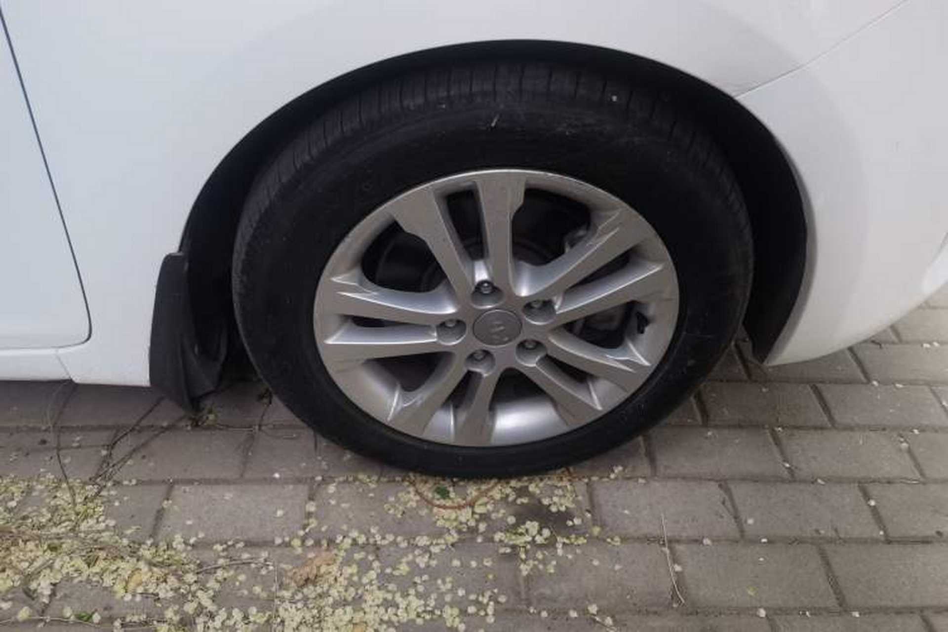 Used Kia Carens 2013 2.0L 7-Seater Automatic Luxury Version China V Standard Right Front Wheel Hub