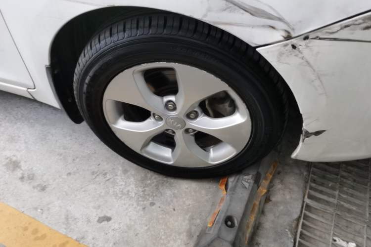 Used Kia Carens 2013 2.0L 7-Seater Automatic Standard Version China IV Standard Right Front Wheel Hub