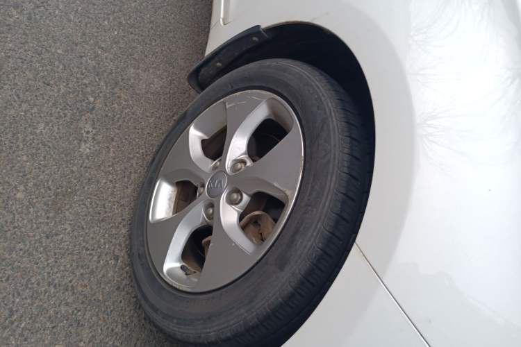 Used Kia Carens 2013 2.0L 5-Seater Automatic Standard Version China IV Standard Right Front Wheel Hub