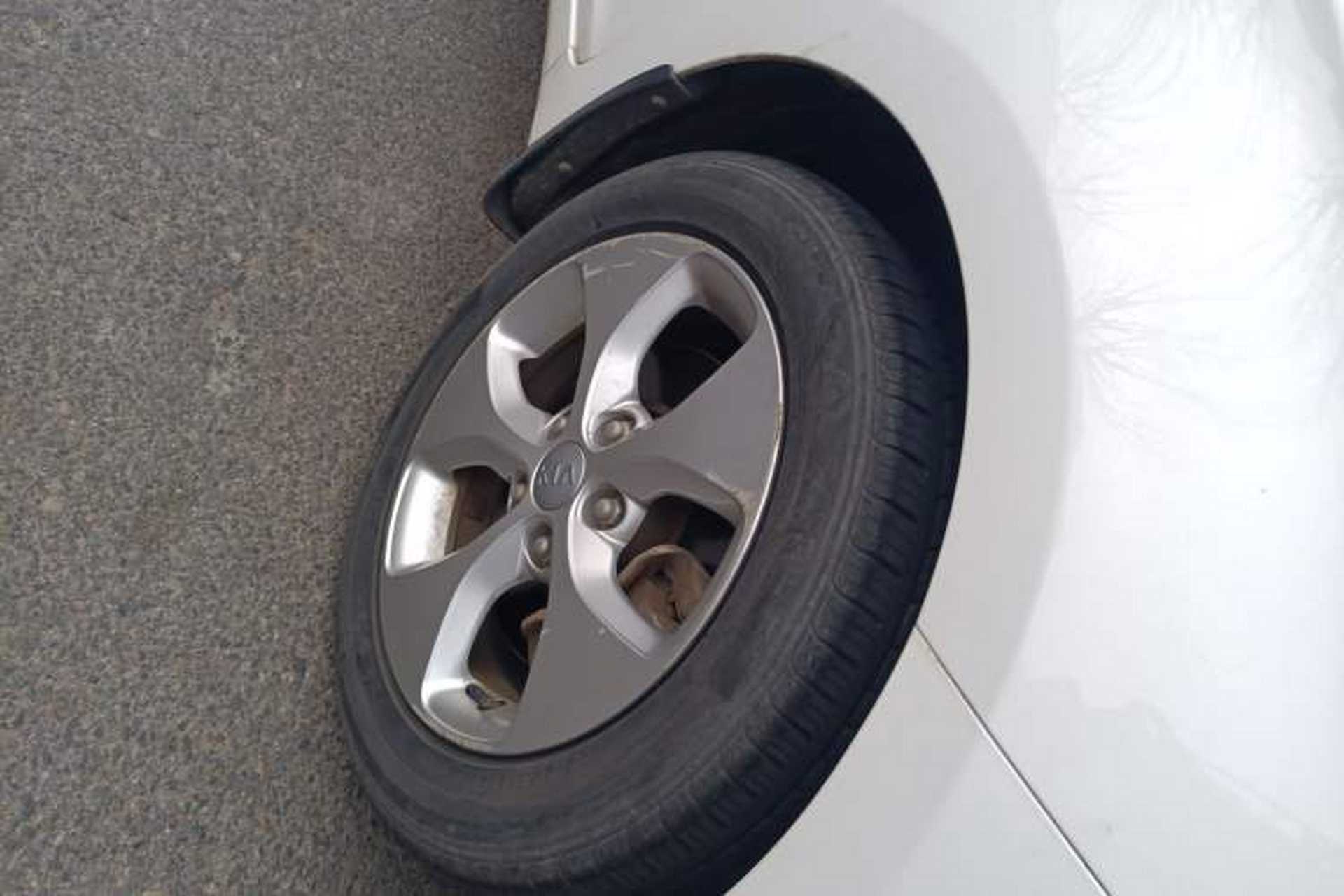 Used Kia Carens 2013 2.0L 5-Seater Automatic Standard Version China IV Standard Right Front Wheel Hub